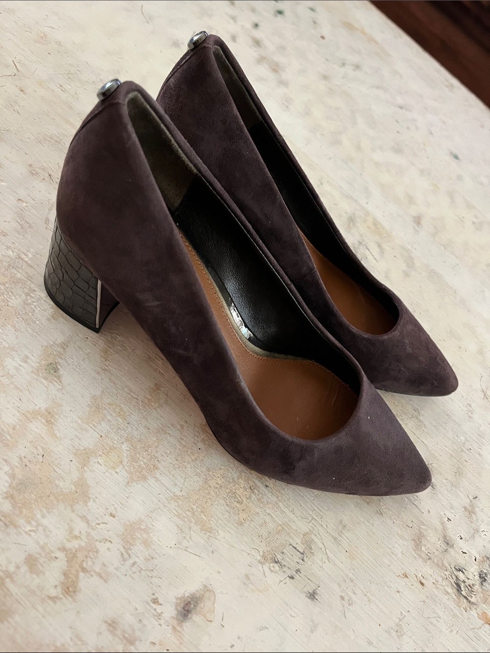 Donald Pliner SUZETTE in COLOR / DARK BROWN SUEDE | size 6